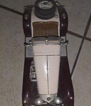 Bburago 1928 Mercedes Benz Model Scale 1/18 Diecast Car
